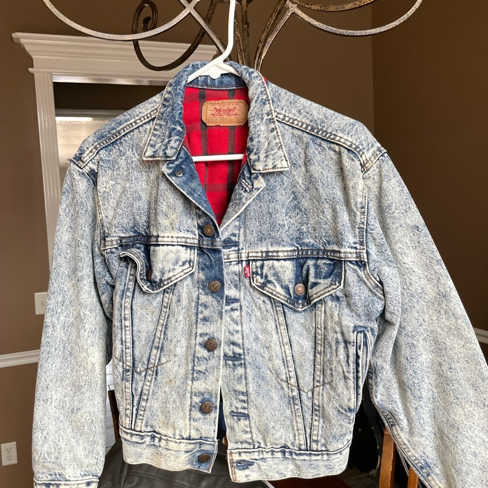 Vintage 90’s LEVI’S stonewashed lined jean jacket - Youth Large - NICE!